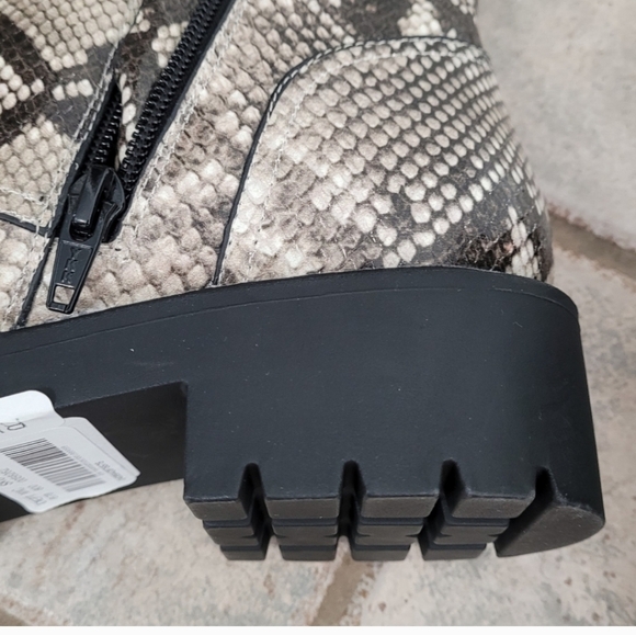 New Chelsea & Violet Snake Print Leather Heels Boots Sz 8.5 - Picture 13 of 15